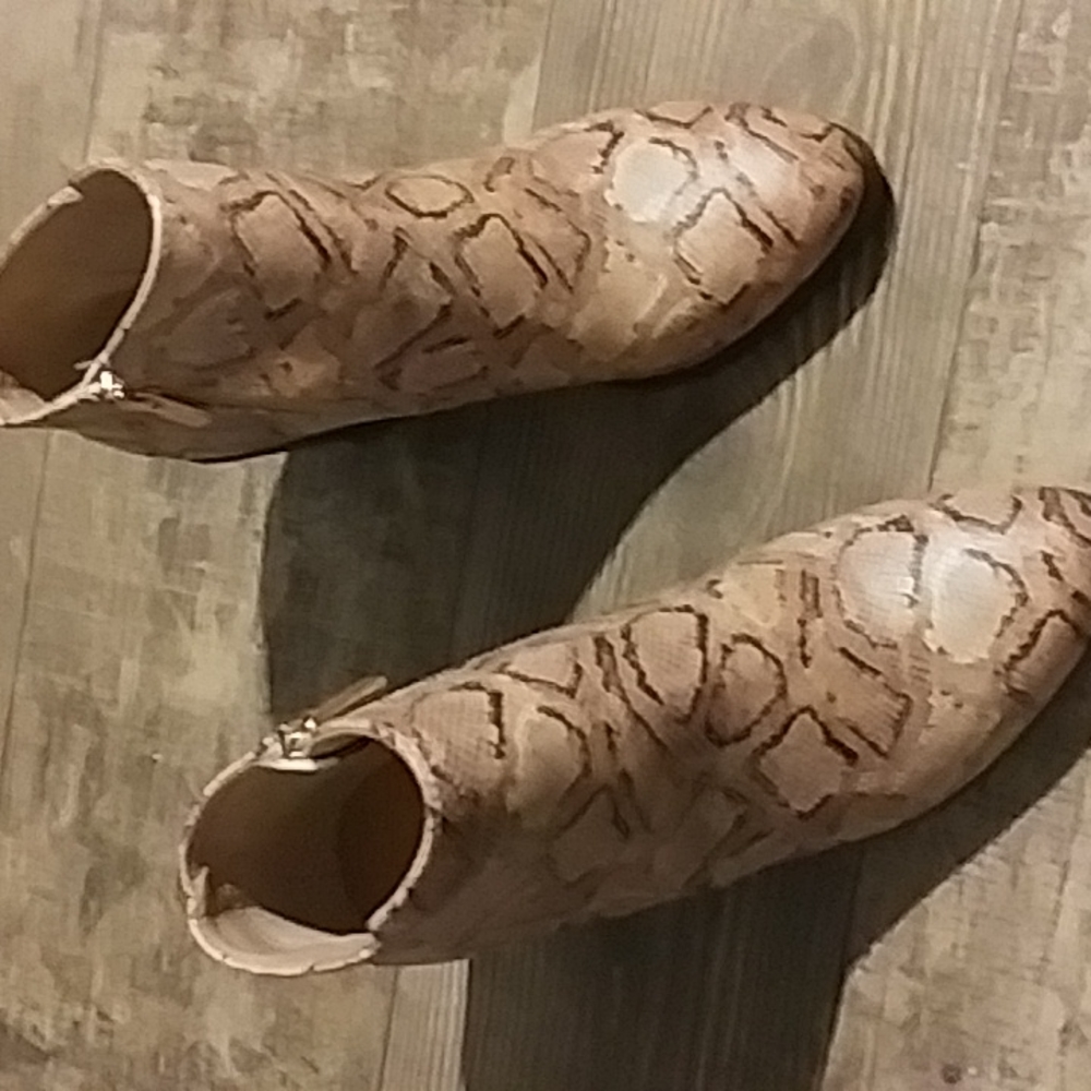 Bamboo faux Snake skin booties
